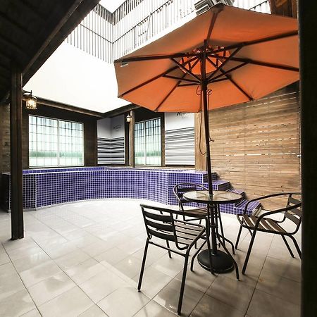 Almond Hotel Gupo Station Busan Exterior foto